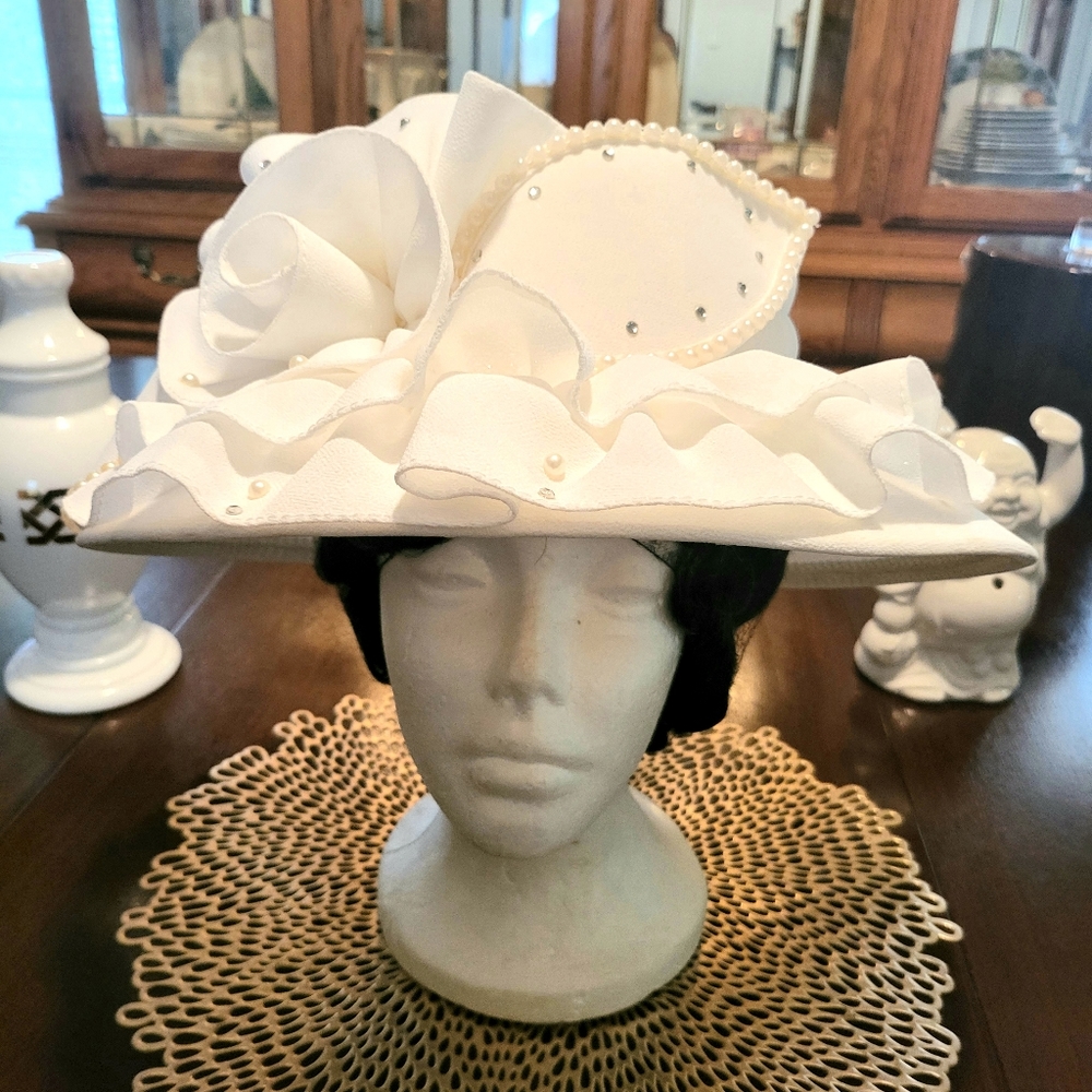 Ms Divine Hat